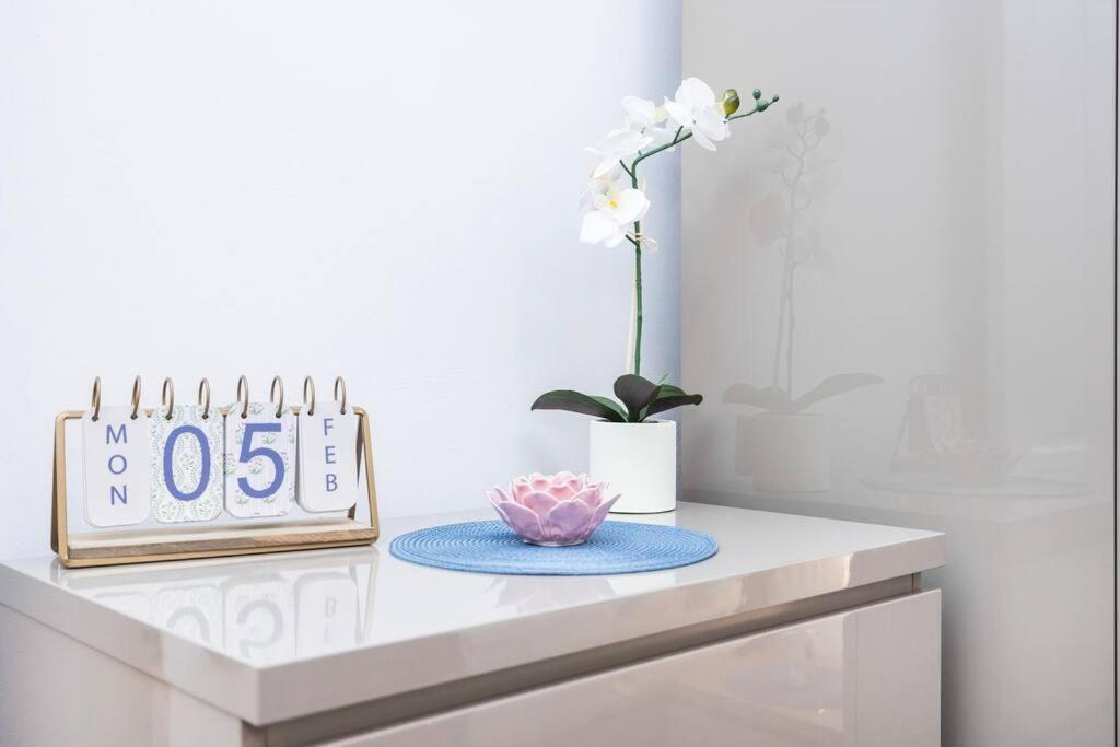 Stylish Studio In Leicester Square Лондон Экстерьер фото