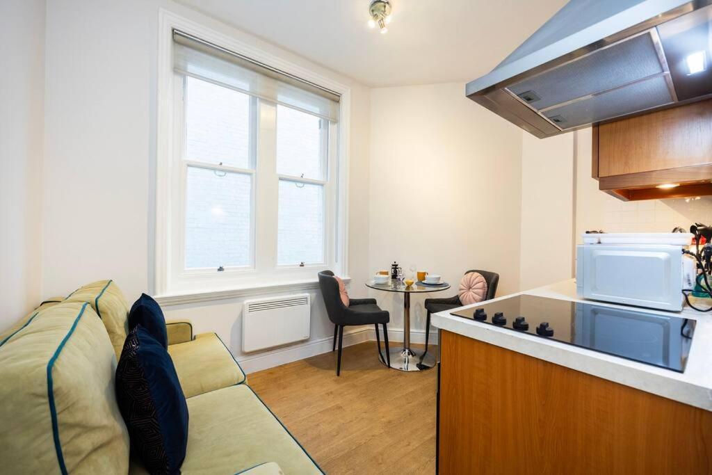 Stylish Studio In Leicester Square Лондон Экстерьер фото